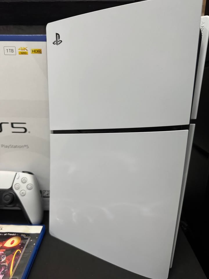 PS5 Slim Disc 1TB c/w Free Games - Pre-Owned gallery thumbnail